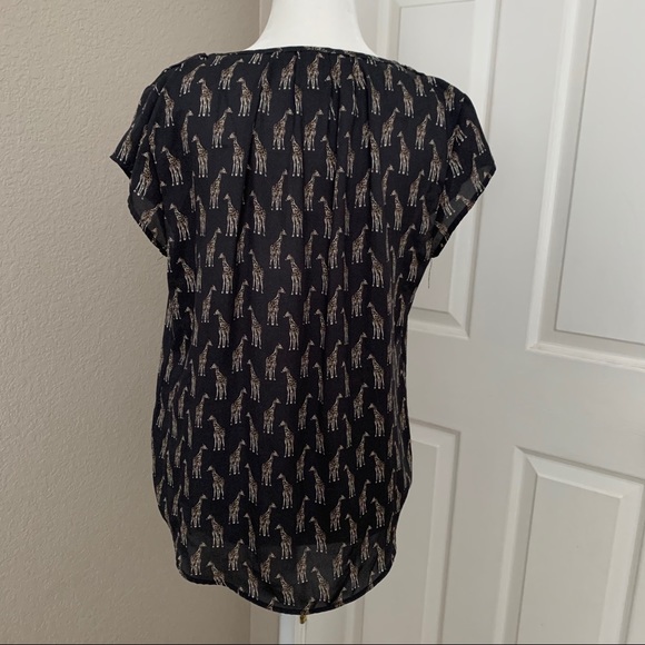 Giraffe Loose Fit blouse (V Neck) - Picture 3 of 5